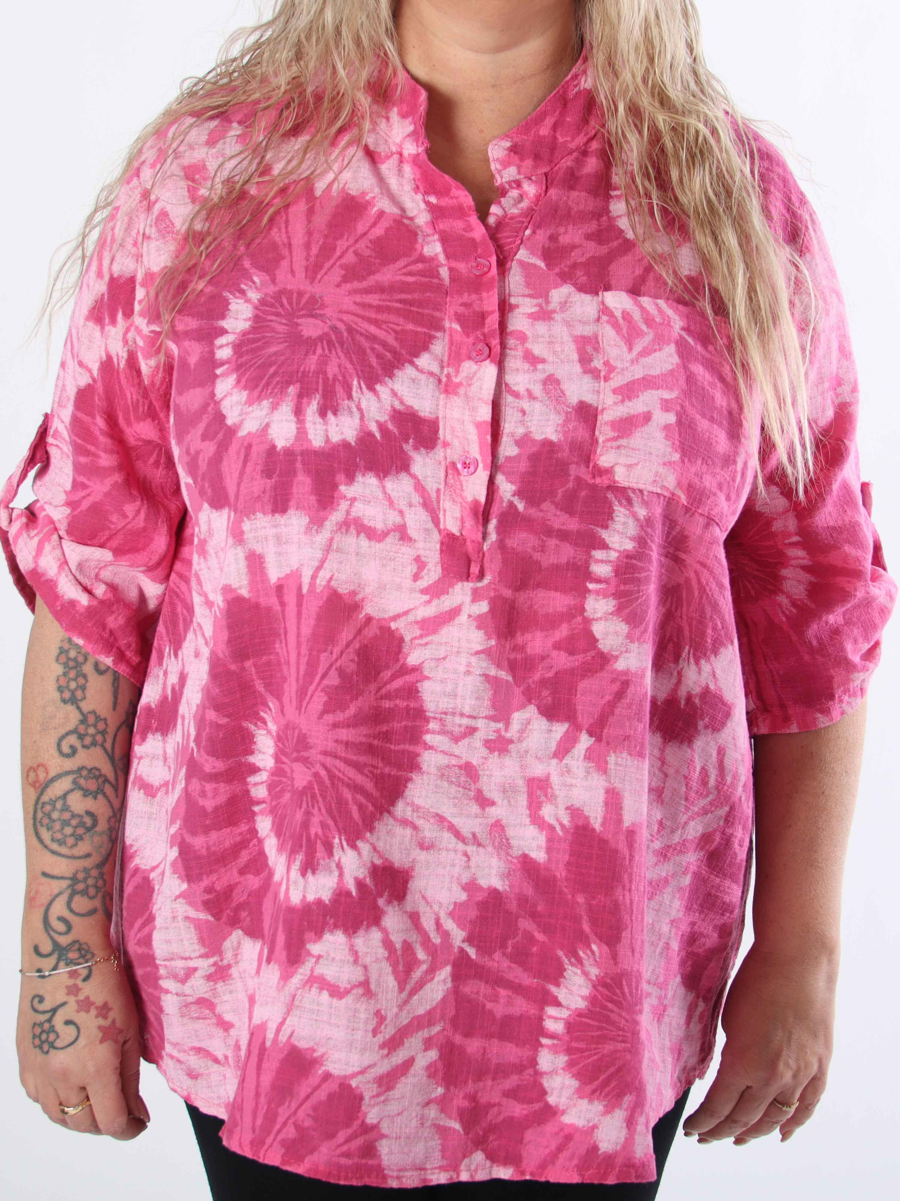 Akella - Mönstrad plus size skjorta i ljust bomullstyg